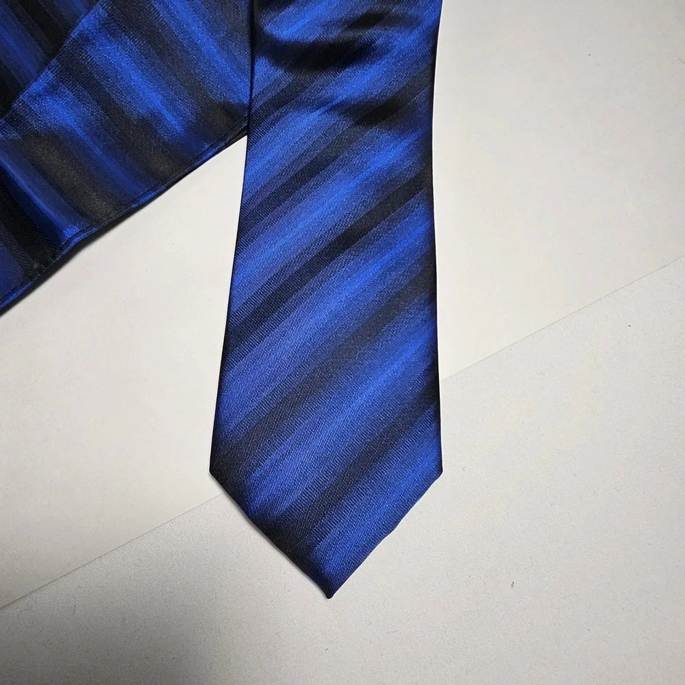 Azar Man Mens Blue Black Diagonal Striped Necktie and Pocket Square Set